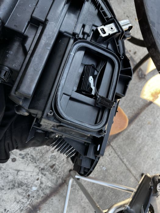 Ляв фар Mercedes BENZ W246 2018