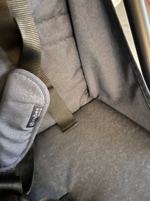 Продавам бебешка количка Cybex (тъмносиня, в отлично състояние)