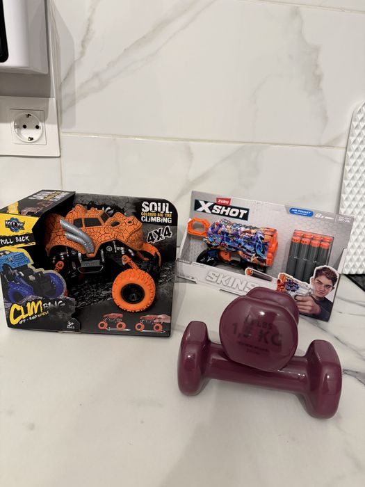 Игрушки для мальчика. Наборы не вскрывались.