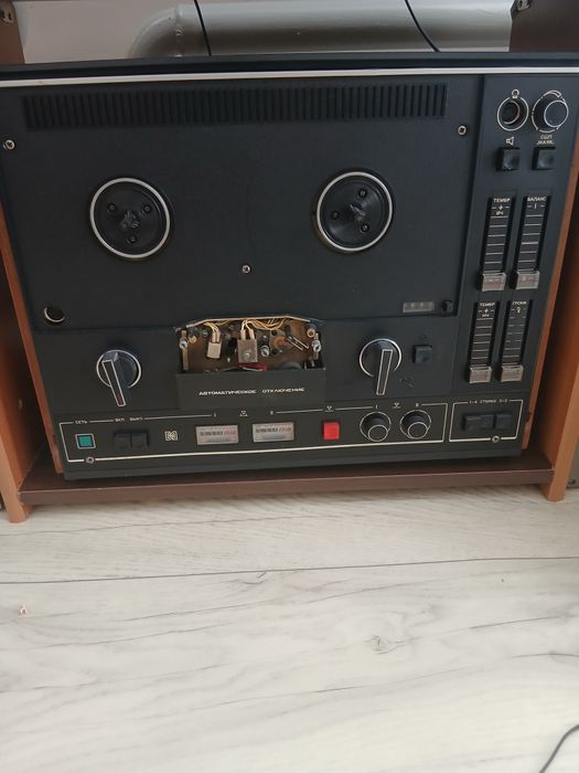 Катушечный магнитофон