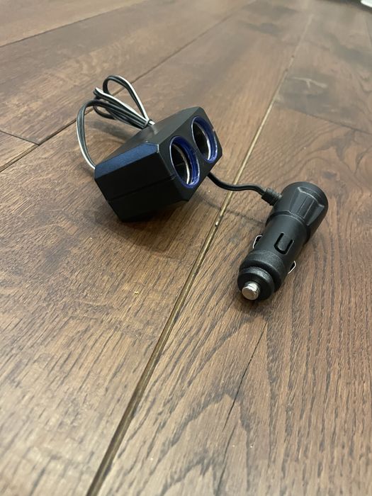 Зарядно с две гнезда 12/24V