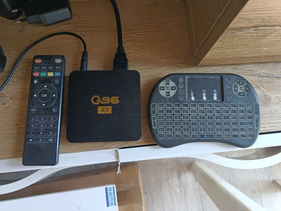 Продавам TV Box G96 X1 с дистанционно и клавиатура