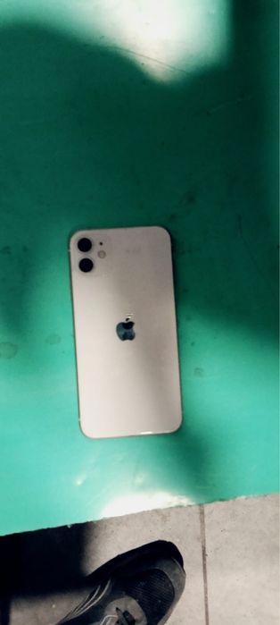 Продам айфон 11 64 гб
