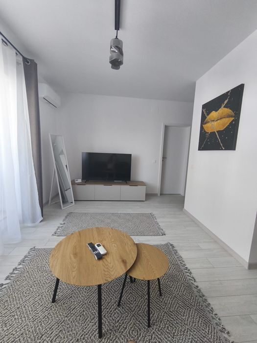Închiriez studio