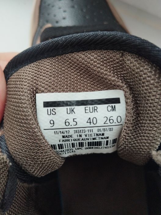 Кроссовки , джорданы