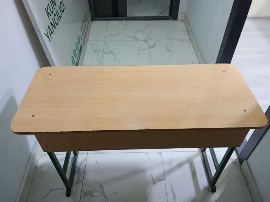 oʻquv kurslari uchun parta stul