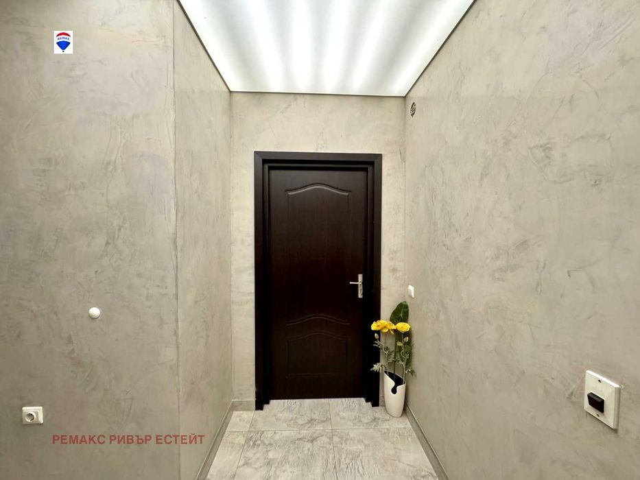 Дава се под наем Тристаен апартамент в Русе, Център - 118 кв.м за 612 € - Снимка #5