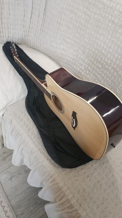 Музыкальный инструмент гитара