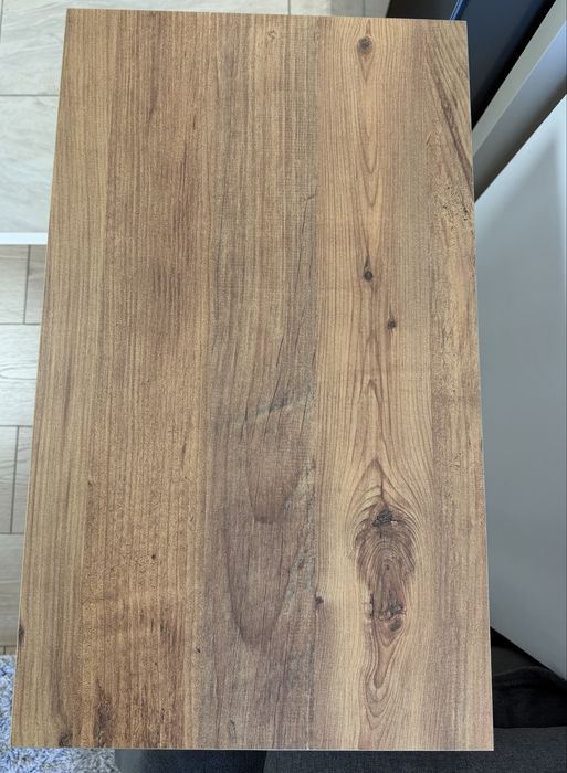 Помощна масичка с модерен дизайн