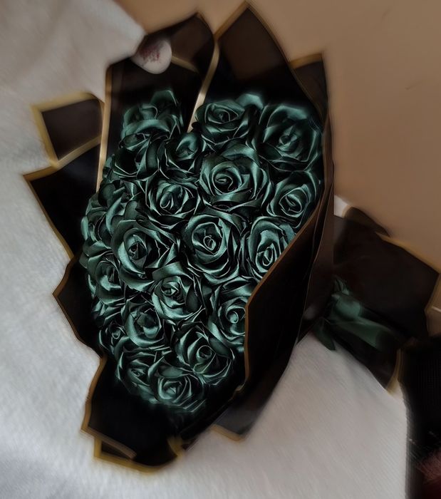 Buchet de 31 de trandafiri din satin realizat manual