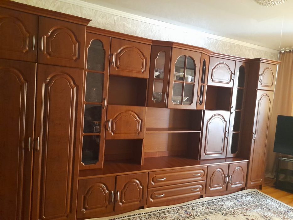 Продам срочна стенку