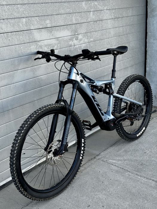 Bicicleta electrica Ktm , Carbon , Bosch Cx4