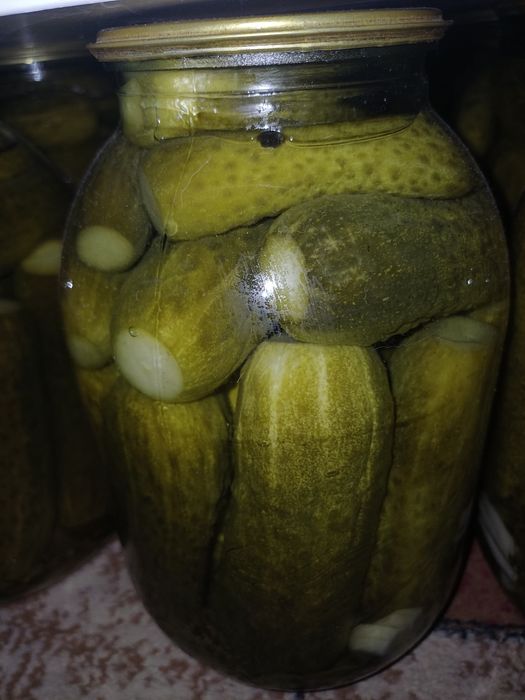 Маринованные огурцы и помидоры