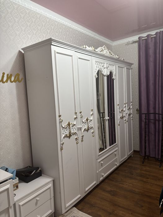 продается спальный гарнитур