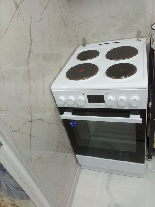 Продаётся полностью электрическая плита , энергосберегающая !