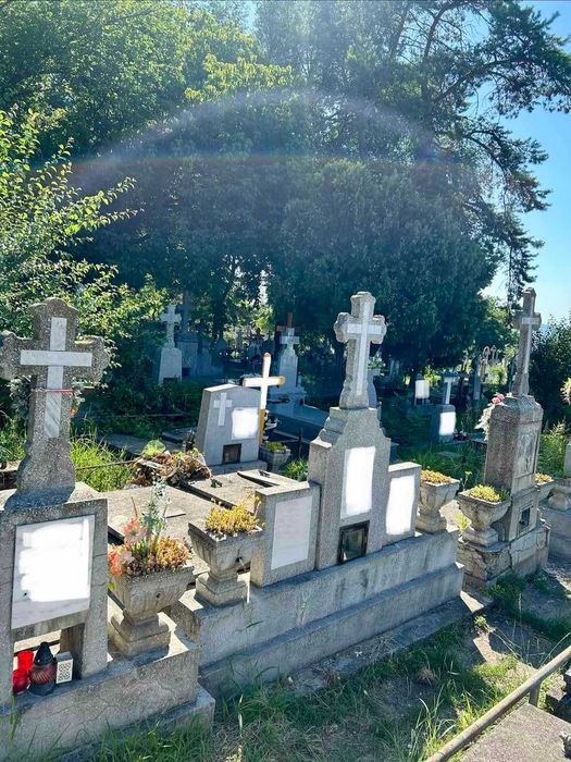 Vand Loc de Veci cu 2 Cavouri in Cimitirul Eternitatea Iasi