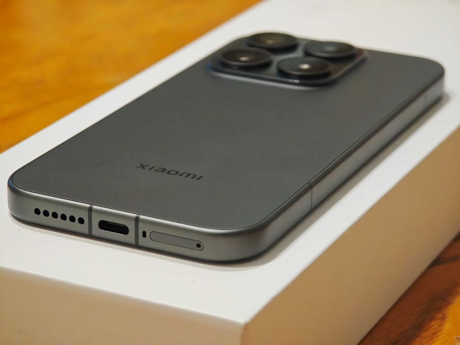 Нов Xiaomi 17 12/256 черен; 6.3" ; Leica 3x50mpx; 7000mAh