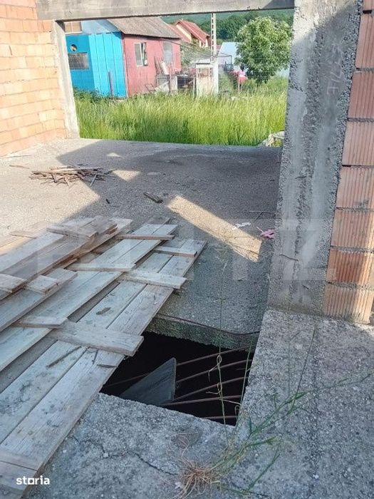 Teren cu casa in constructie,600 mp,Sangeorgiu de Mures