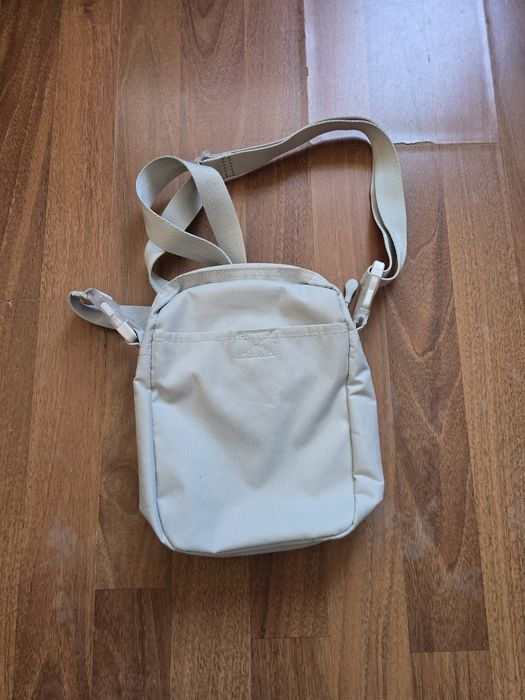 Nike Elemental Premium Crossbody Bag