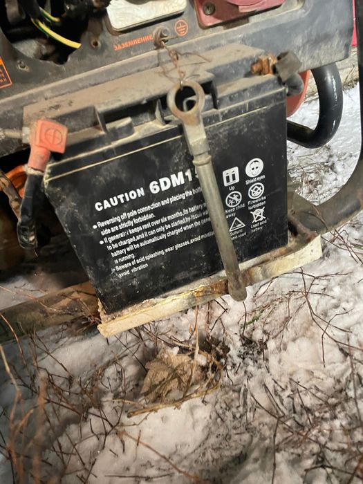 Продам генератор хороший мощный  все работает