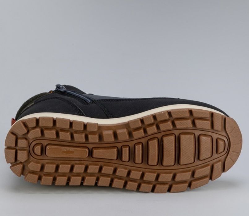 Зимние детские ботинки 35 размера.