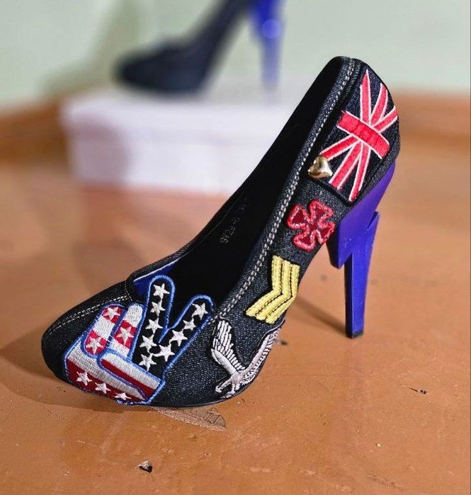 Женские каблуки с интересным дизайном