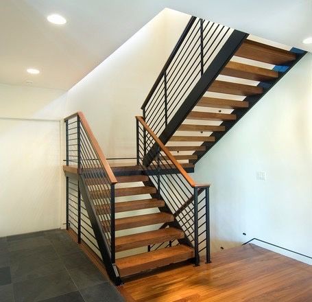 Vand hale metalice , scări ,Confecti metalice