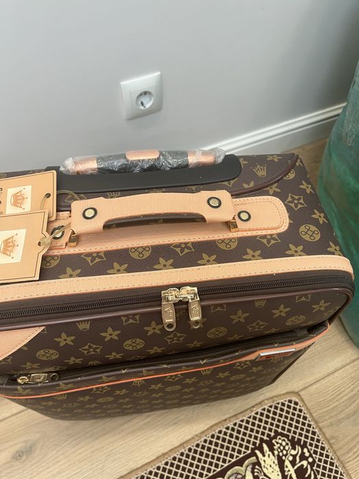 Подам чемодан ручная кладь компактная