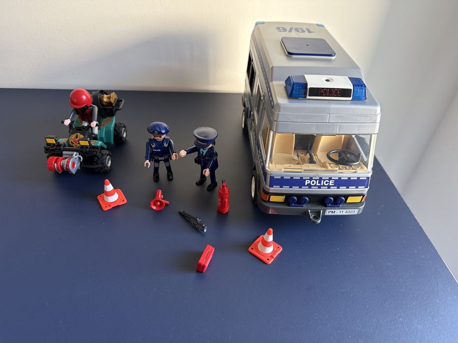 Lego - Playmobile - duba de politie