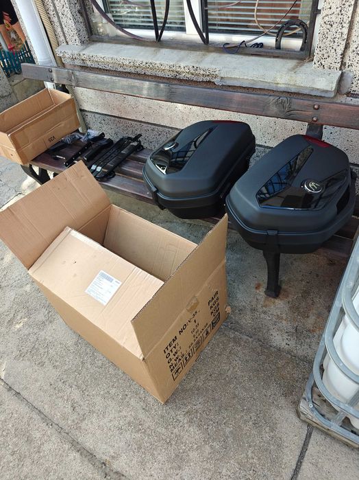 Куфари за мотор, странични 20 литра всеки.Универсален захват!