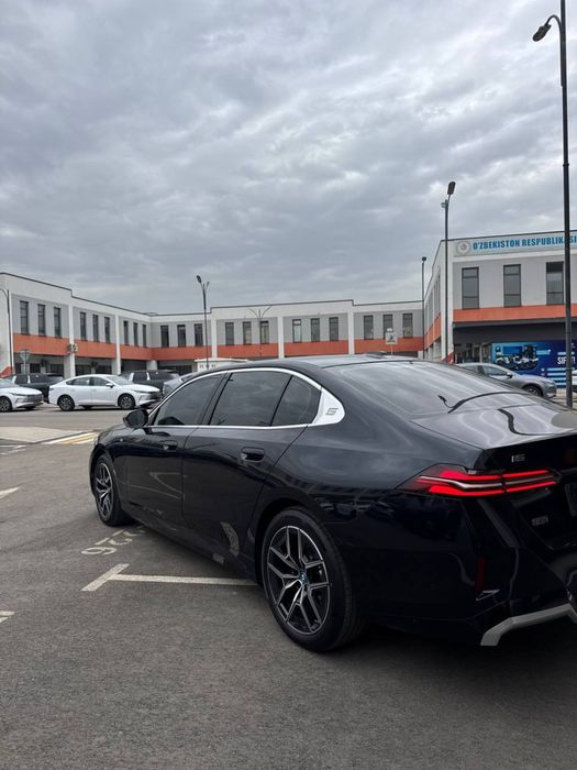 BMW i5 35L M -Sport 2024 yil