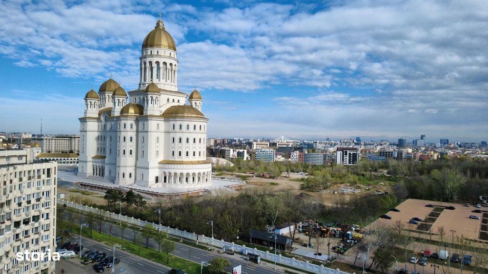 Spatiu Comercial Uranus - Casa Poporului - 2600 E/Mp - Investitie