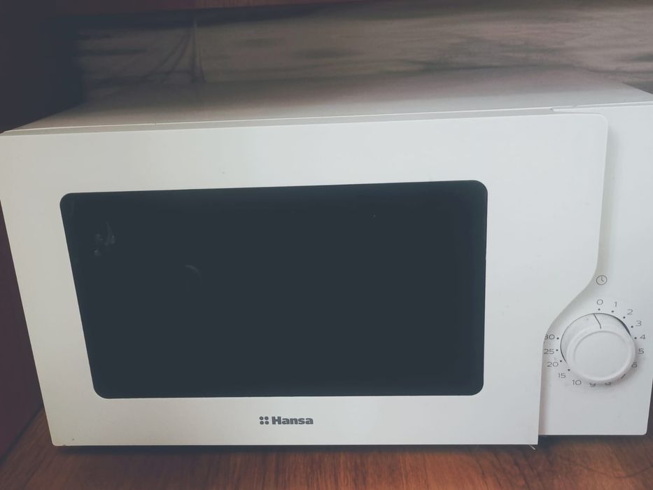 Микроволновка HANSA