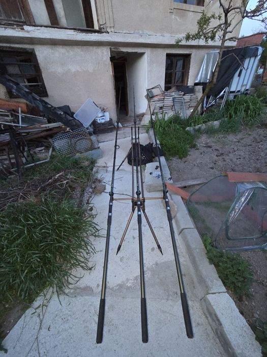 Употребявани Спод въдица, сет шаранджийски въдици , шаранджийска стойка, челник и спод станция