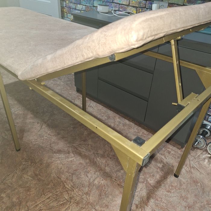 Продам железную  кушетку