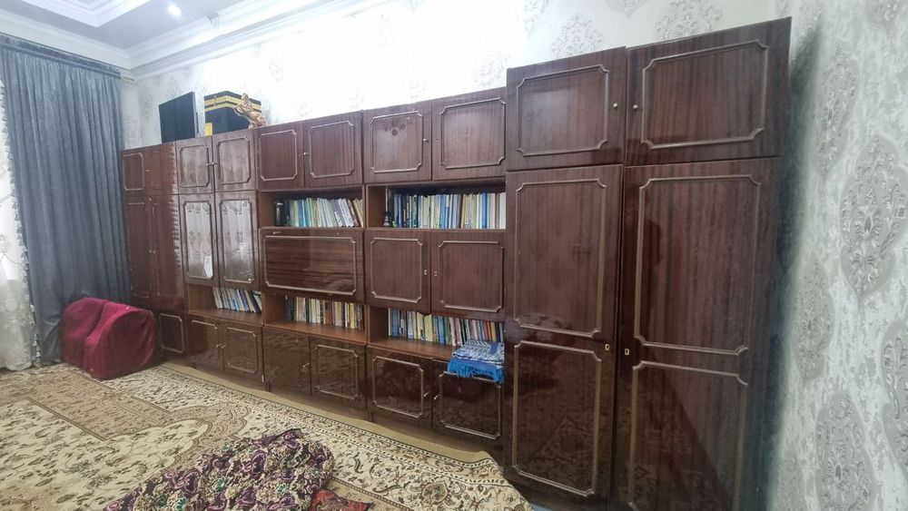 Shkaf tumbochka stenka