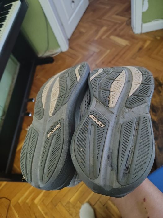Маратонки за бягане Brooks 49