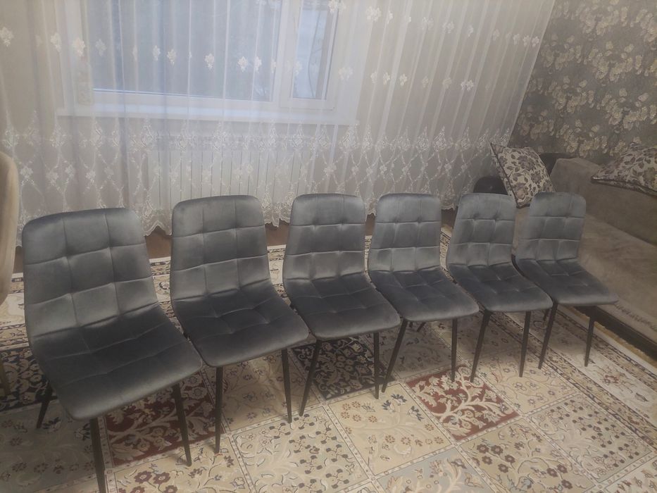 Продам стулья новые