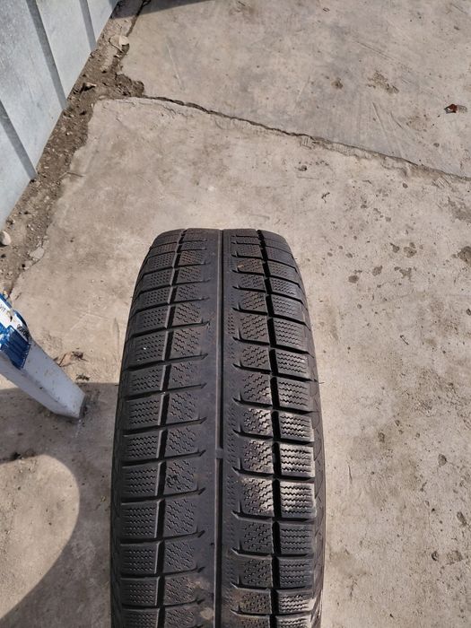 235/65/17 Продам резину R17