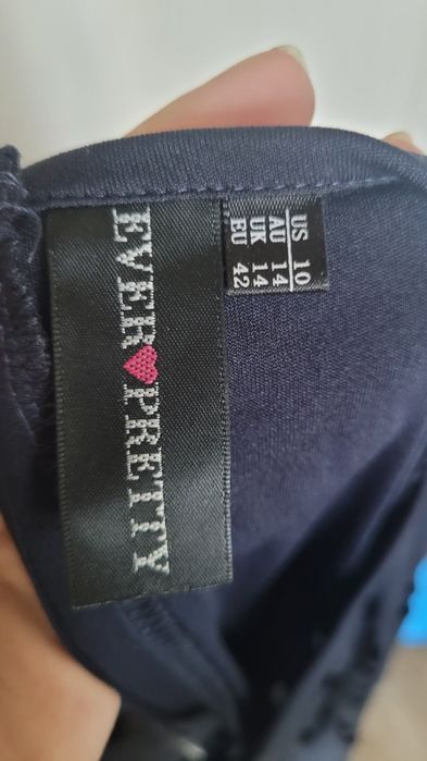 Вечернее платье с выбитыми вставками