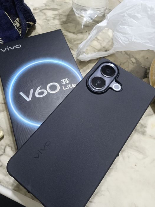 Vivo V60 lite 5G. 12+12 оперативки, 256ГБ