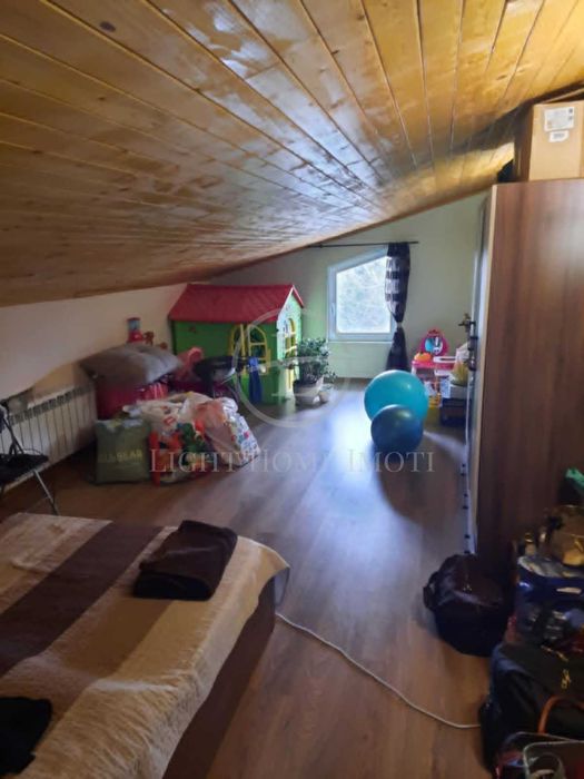 Реф. 2363 Двуетажна Обзаведена Къща / Брестник