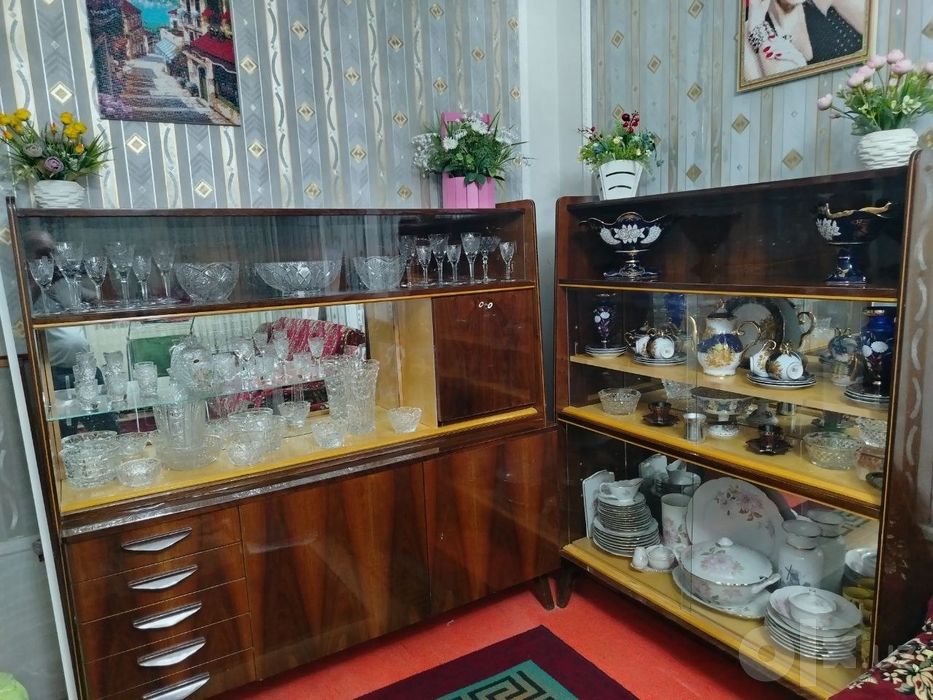 Продаются 2 серванта.
