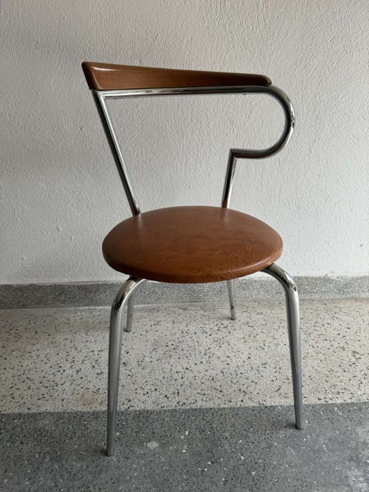 Метален стол кожена тапицерия