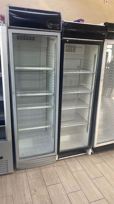 Витринные холодильники разные