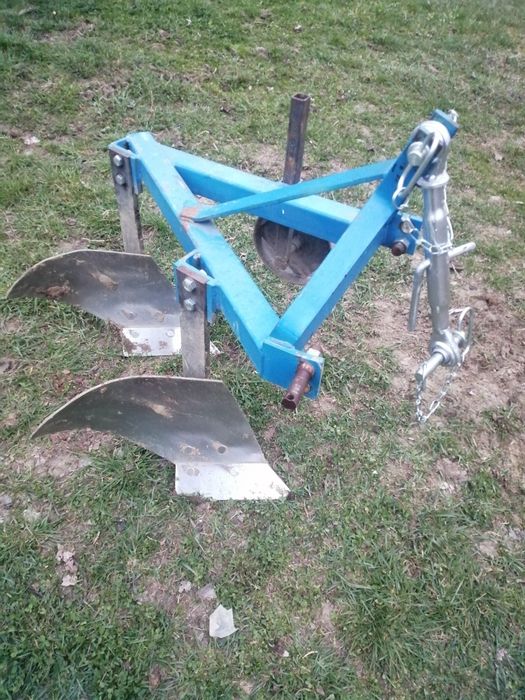 Vând plug cu două brazde