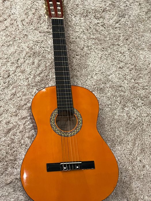 Продавам класическа китара