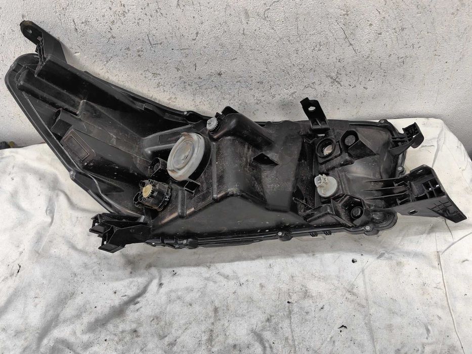 Фар Тойота Toyota Hilux