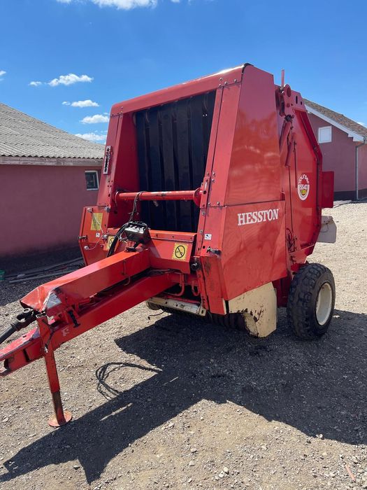 Presa de baloti rotunzi balotiera Fiatagri Hesston 5540 recent adusa