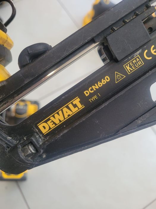 CorpuriScule DEWALT
